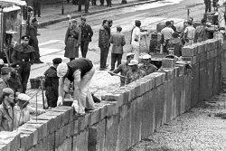 13 agosto 1962 Costruzione del Muro di Berlino